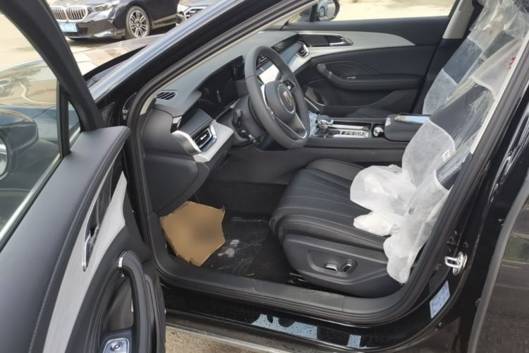 Used Hongqi H5 2025 2.0T Automatic Flag Edition – 500 000 Units Commemorative Version Driver Seat