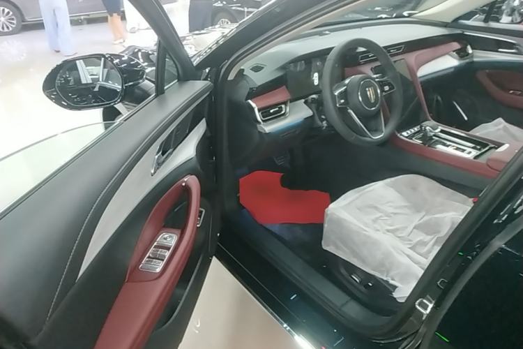Used Hongqi H5 2025 2.0T Automatic Flag Edition – 500 000 Units Commemorative Version Driver Seat