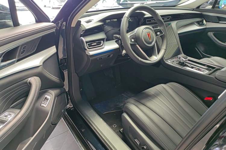 Used Hongqi H5 2025 2.0T Automatic Flag Edition – 500 000 Units Commemorative Version Driver Seat