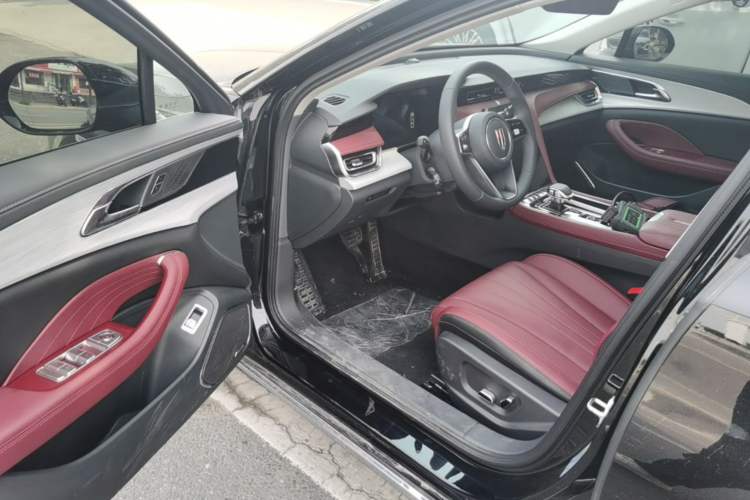 Used Hongqi H5 2025 2.0T Automatic Flag Edition – 500 000 Units Commemorative Version Driver Seat
