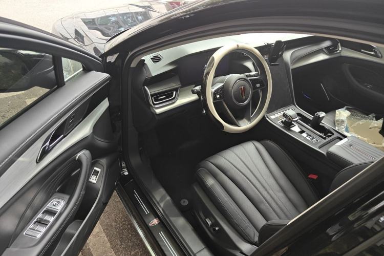 Used Hongqi H5 2025 2.0T Automatic Flag Edition – 500 000 Units Commemorative Version Driver Seat