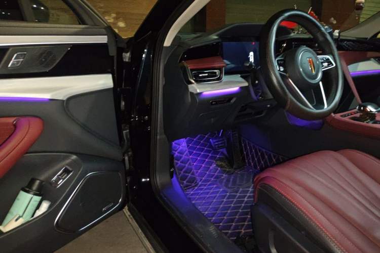 Used Hongqi H5 2025 2.0T Automatic Flag Edition – 500 000 Units Commemorative Version Driver Seat