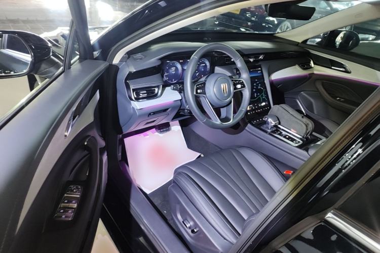Used Hongqi H5 2025 2.0T Automatic Flag Edition – 500 000 Units Commemorative Version Driver Seat