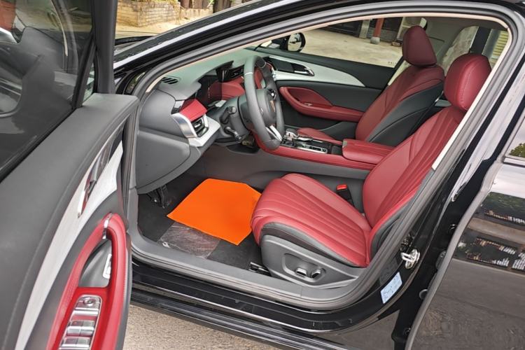 Used Hongqi H5 2025 2.0T Automatic Xuan Ying Edition Driver Seat