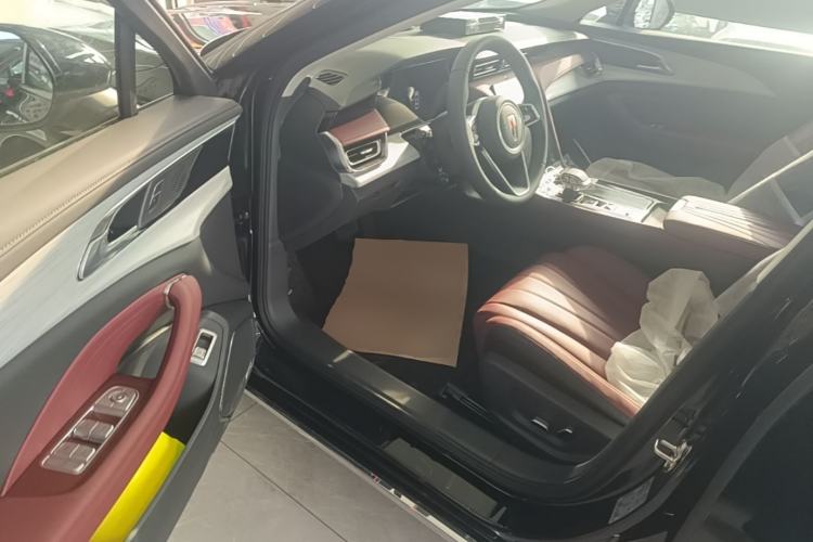 Used Hongqi H5 2025 2.0T Automatic Flag Edition – 500 000 Units Commemorative Version Driver Seat