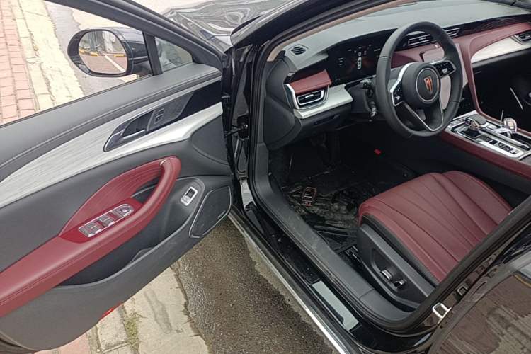 Used Hongqi H5 2025 2.0T Automatic Flag Edition – 500 000 Units Commemorative Version Driver Seat