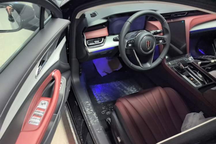 Used Hongqi H5 2025 2.0T Automatic Flag Edition – 500 000 Units Commemorative Version Driver Seat