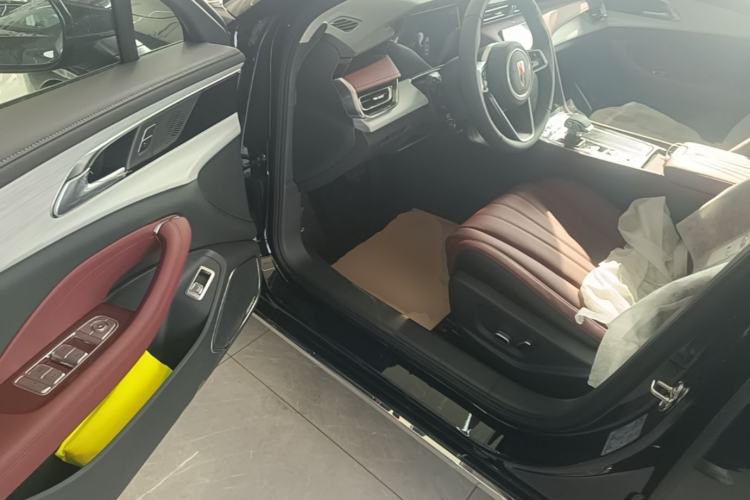 Used Hongqi H5 2025 2.0T Automatic Flag Edition – 500 000 Units Commemorative Version Driver Seat