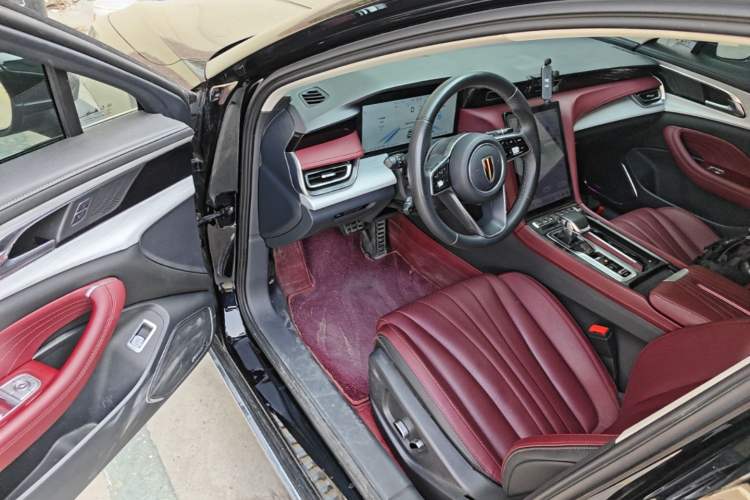 Used Hongqi H5 2025 2.0T Automatic Flag Edition – 500 000 Units Commemorative Version Driver Seat