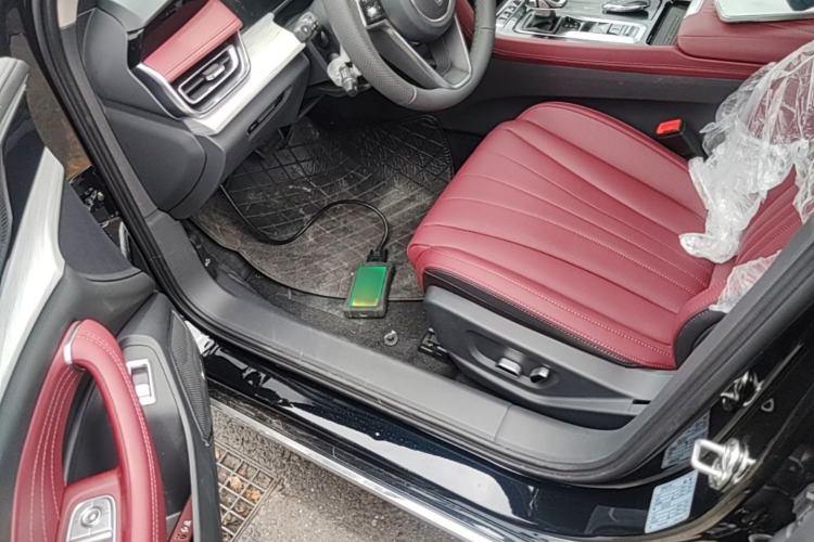Used Hongqi H5 2025 2.0T Automatic Flag Edition – 500 000 Units Commemorative Version Driver Seat