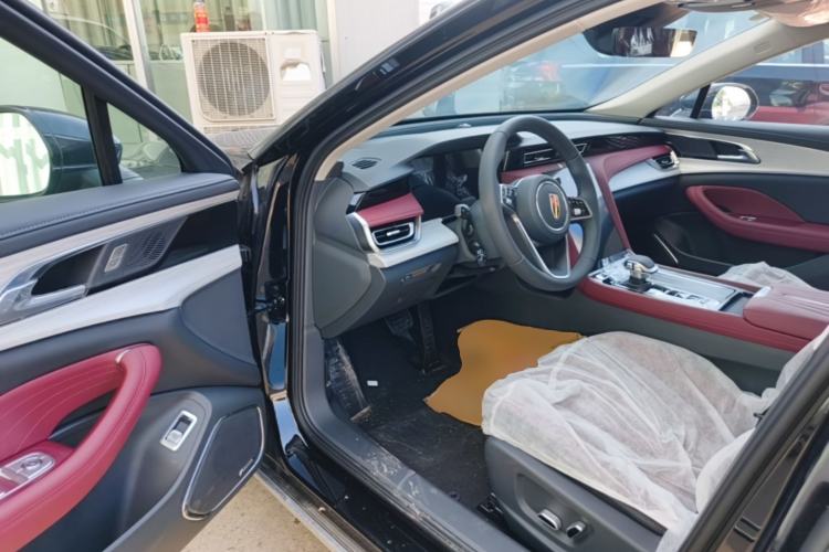 Used Hongqi H5 2025 2.0T Automatic Flag Edition – 500 000 Units Commemorative Version Driver Seat