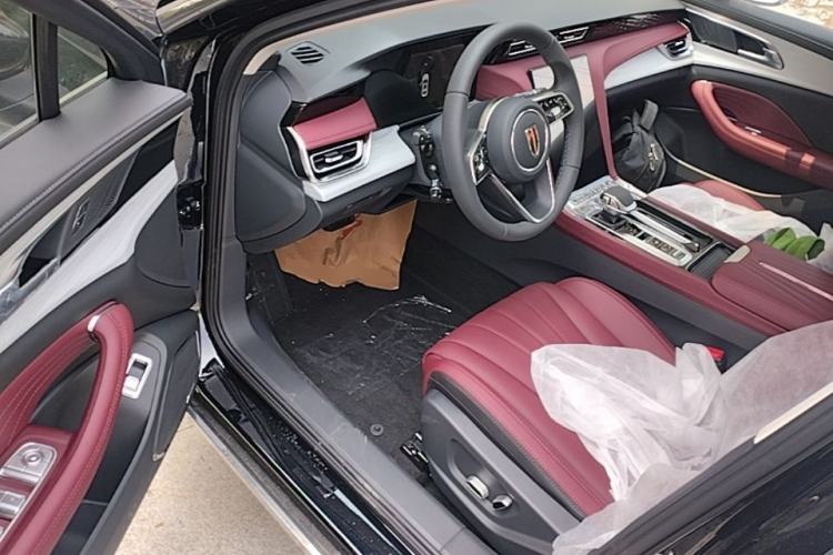 Used Hongqi H5 2025 2.0T Automatic Flag Edition – 500 000 Units Commemorative Version Driver Seat