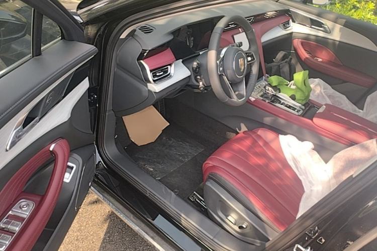 Used Hongqi H5 2025 2.0T Automatic Flag Edition – 500 000 Units Commemorative Version Driver Seat