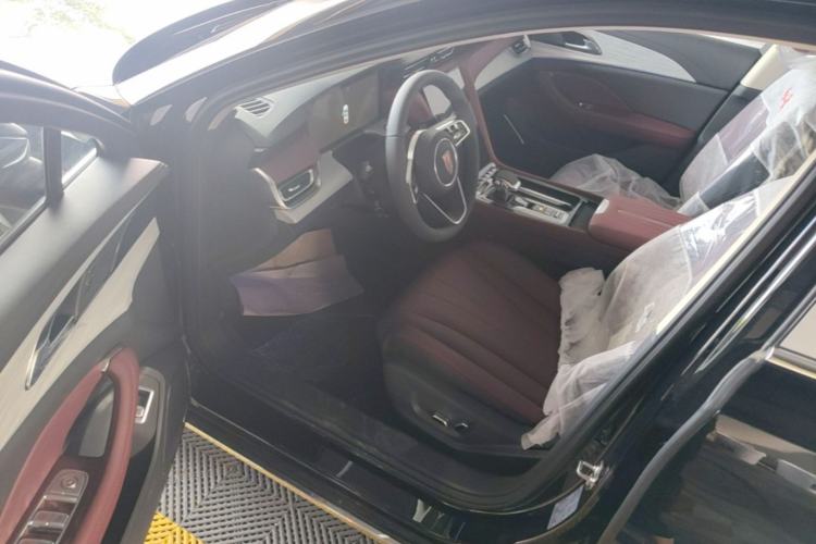 Used Hongqi H5 2025 2.0T Automatic Flag Edition – 500 000 Units Commemorative Version Driver Seat