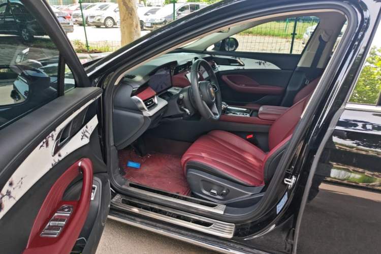 Used Hongqi H5 2025 2.0T Automatic Flag Edition – 500 000 Units Commemorative Version Driver Seat