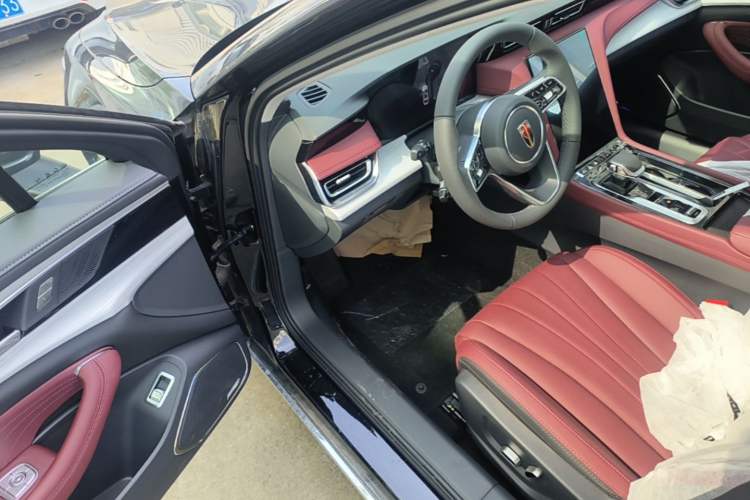 Used Hongqi H5 2025 2.0T Automatic Flag Edition – 500 000 Units Commemorative Version Driver Seat