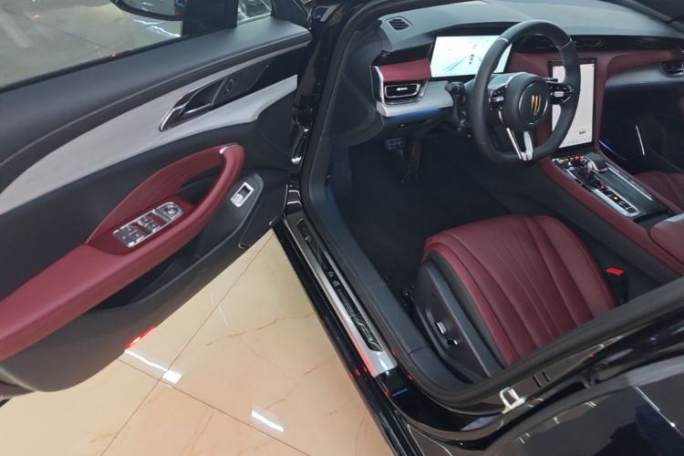 Used Hongqi H5 2025 2.0T Automatic Xuan Ying Edition Driver Seat