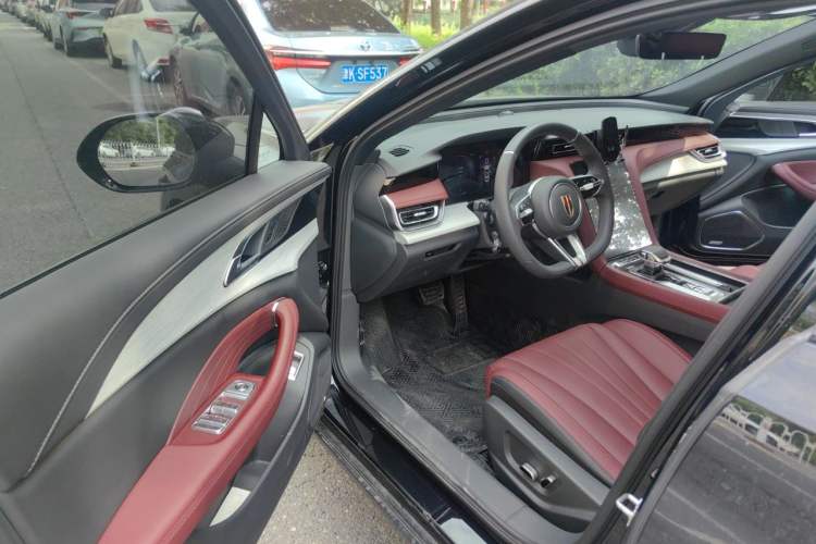 Used Hongqi H5 2025 2.0T Automatic Xuan Ying Edition Driver Seat