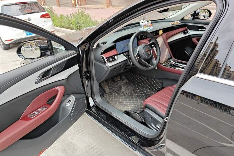 Used Hongqi H5 2025 2.0T Automatic Flag Edition – 500 000 Units Commemorative Version Driver Seat