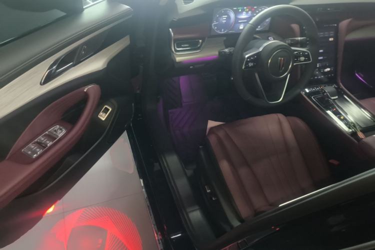 Used Hongqi H5 2025 2.0T Automatic Flag Edition – 500 000 Units Commemorative Version Driver Seat
