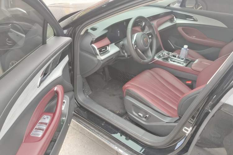 Used Hongqi H5 2025 2.0T Automatic Flag Edition – 500 000 Units Commemorative Version Driver Seat