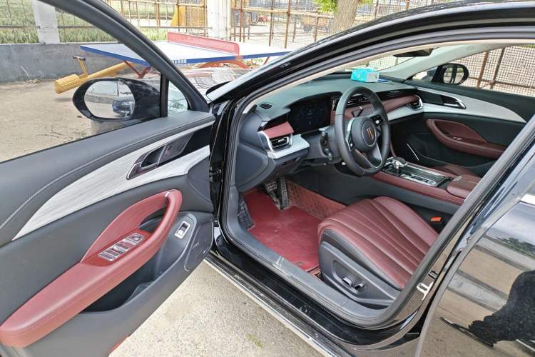 Used Hongqi H5 2025 2.0T Automatic Flag Edition – 500 000 Units Commemorative Version Driver Seat
