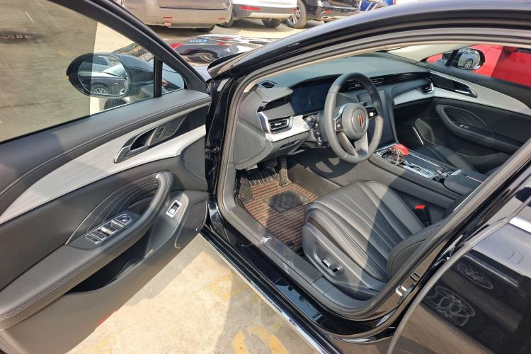 Used Hongqi H5 2025 2.0T Automatic Flag Edition – 500 000 Units Commemorative Version Driver Seat