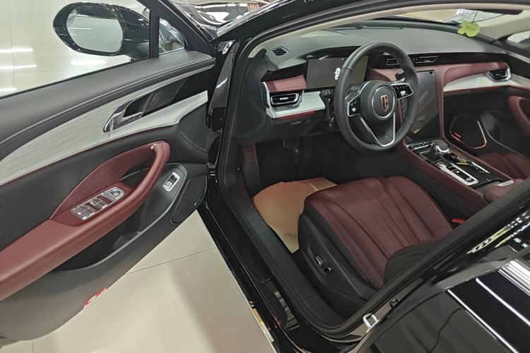 Used Hongqi H5 2025 2.0T Automatic Flag Edition – 500 000 Units Commemorative Version Driver Seat