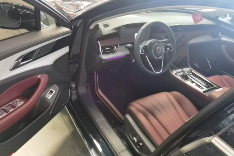 Used Hongqi H5 2025 2.0T Automatic Flag Edition – 500 000 Units Commemorative Version Driver Seat
