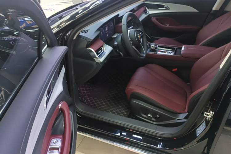 Used Hongqi H5 2025 2.0T Automatic Flagship 500 000th Unit Anniversary Edition Driver Seat
