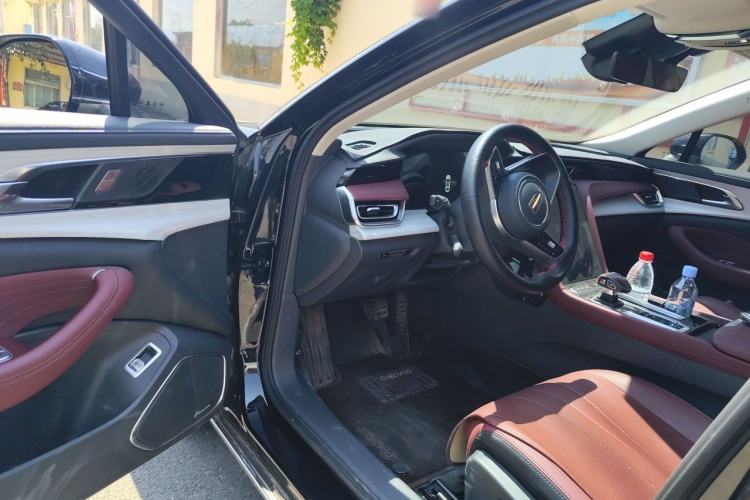 Used Hongqi H5 2025 2.0T Automatic Flag Edition – 500 000 Units Commemorative Version Driver Seat