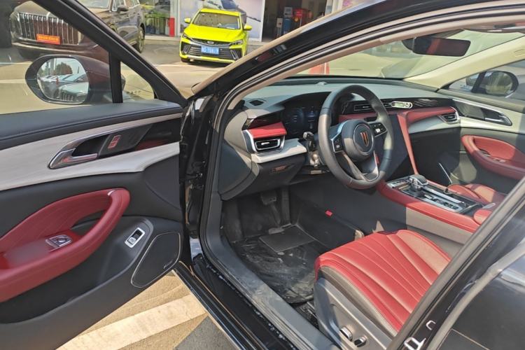 Used Hongqi H5 2025 2.0T Automatic Flag Edition – 500 000 Units Commemorative Version Driver Seat