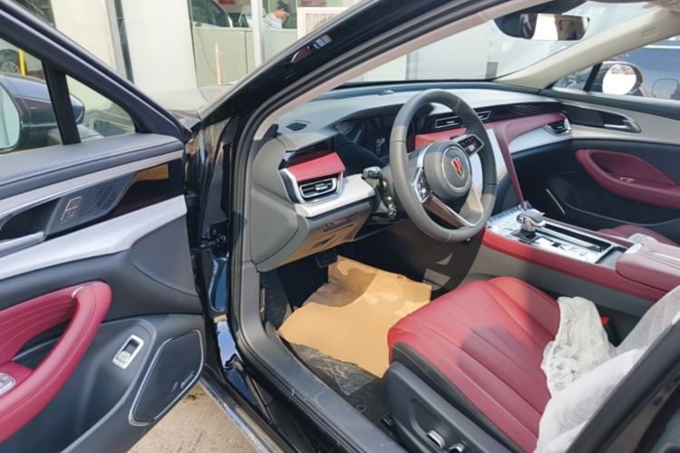 Used Hongqi H5 2025 2.0T Automatic Flag Edition – 500 000 Units Commemorative Version Driver Seat