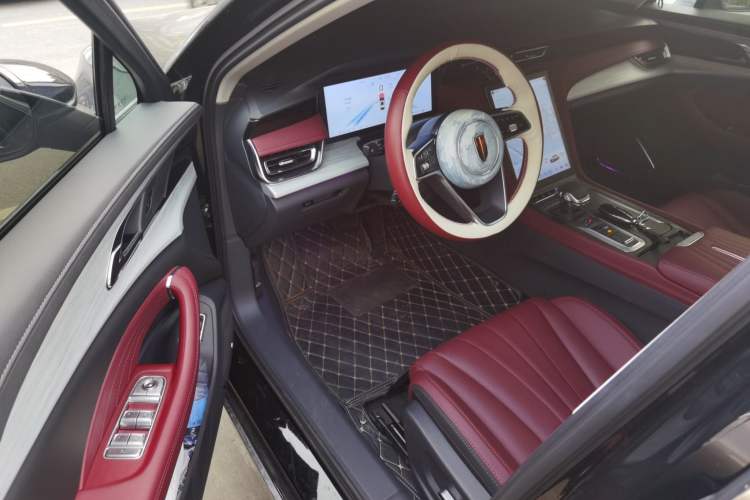 Used Hongqi H5 2025 2.0T Automatic Flag Edition – 500 000 Units Commemorative Version Driver Seat