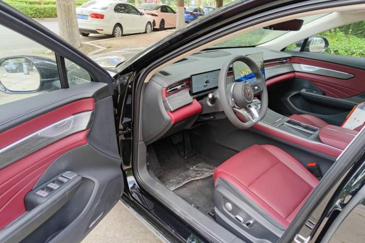 Used Hongqi H5 2025 2.0T Automatic Flag Edition – 500 000 Units Commemorative Version Driver Seat
