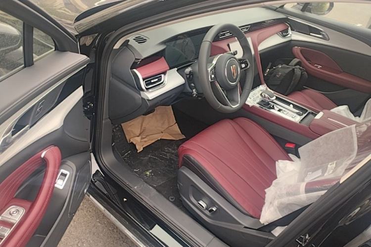 Used Hongqi H5 2025 2.0T Automatic Flag Edition – 500 000 Units Commemorative Version Driver Seat