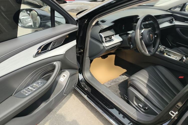 Used Hongqi H5 2025 2.0T Automatic Flag Edition – 500 000 Units Commemorative Version Driver Seat
