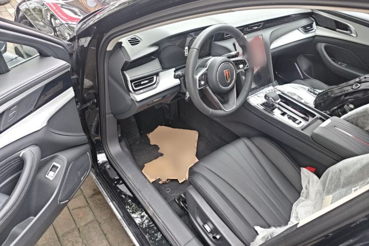 Used Hongqi H5 2025 2.0T Automatic Flag Edition – 500 000 Units Commemorative Version Driver Seat