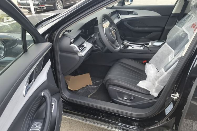 Used Hongqi H5 2025 2.0T Automatic Flag Edition – 500 000 Units Commemorative Version Driver Seat