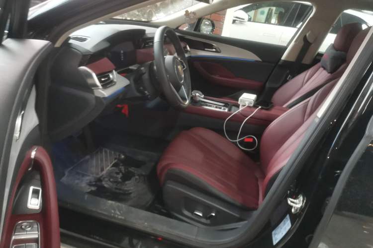 Used Hongqi H5 2025 2.0T Automatic Flag Edition – 500 000 Units Commemorative Version Driver Seat