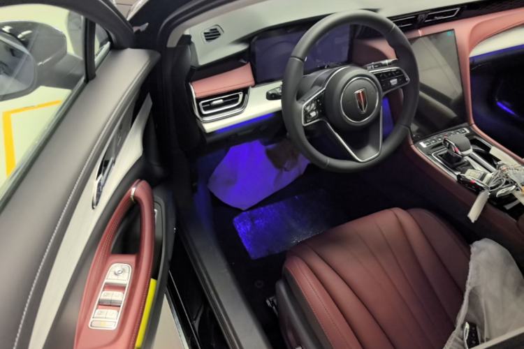 Used Hongqi H5 2025 2.0T Automatic Flag Edition – 500 000 Units Commemorative Version Driver Seat