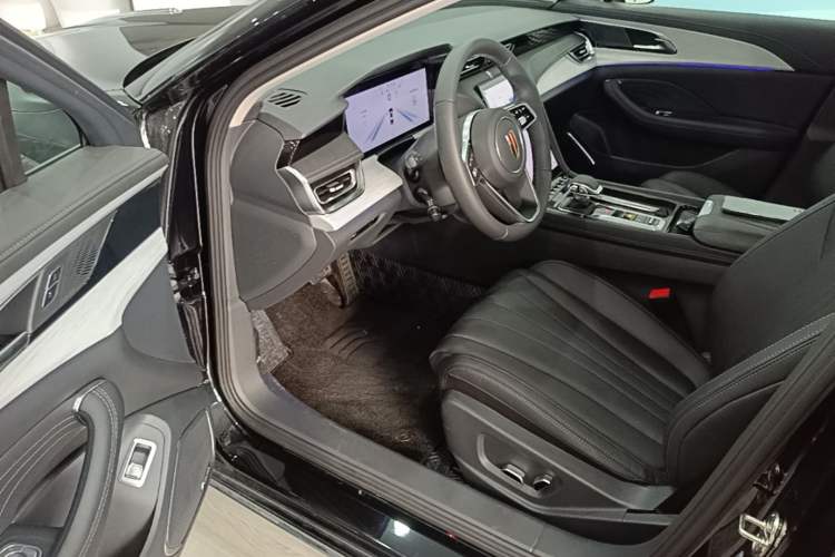Used Hongqi H5 2025 2.0T Automatic Flag Edition – 500 000 Units Commemorative Version Driver Seat