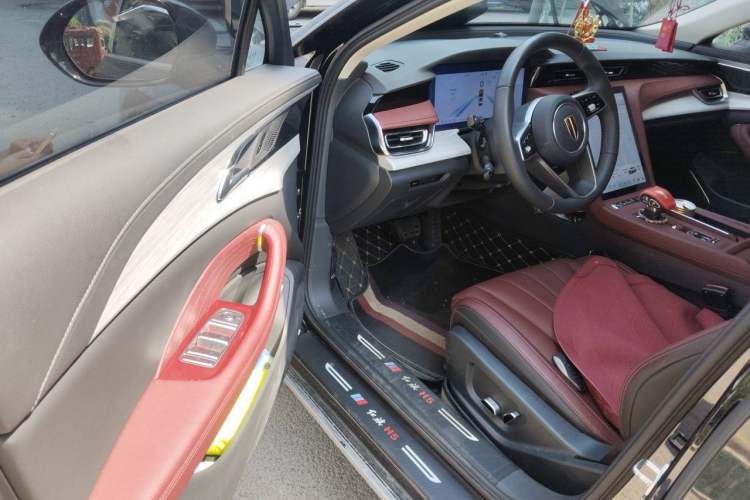 Used Hongqi H5 2025 2.0T Automatic Flag Edition – 500 000 Units Commemorative Version Driver Seat