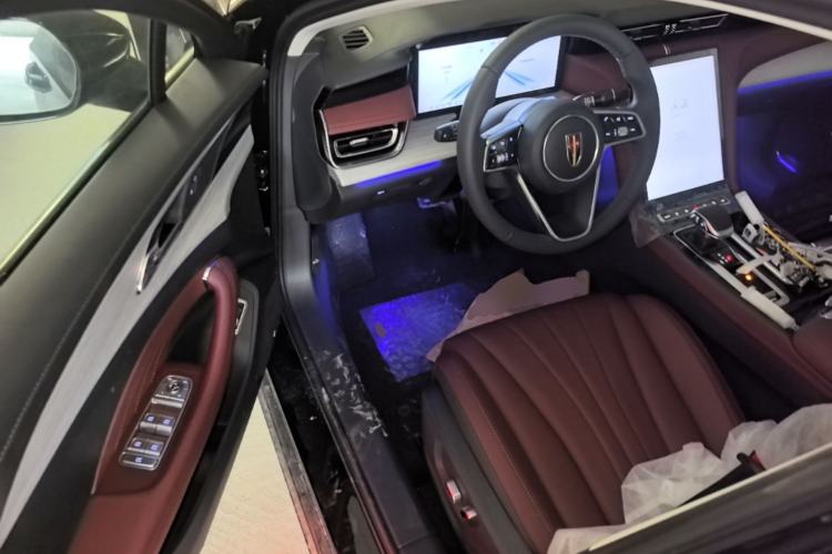Used Hongqi H5 2025 2.0T Automatic Flag Edition – 500 000 Units Commemorative Version Driver Seat