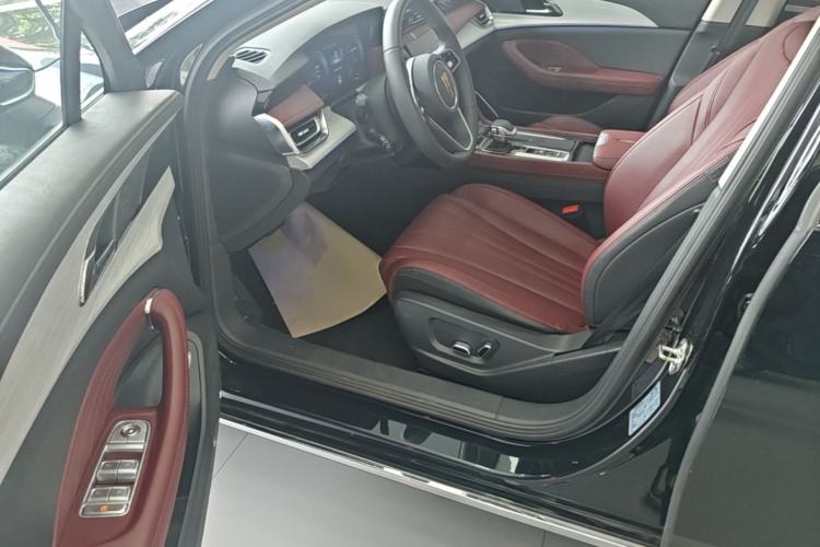 Used Hongqi H5 2025 2.0T Automatic Flag Edition – 500 000 Units Commemorative Version Driver Seat