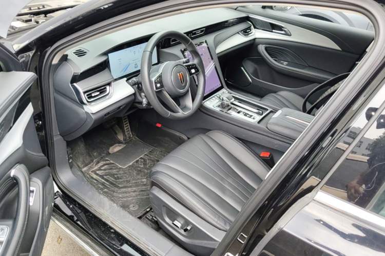 Used Hongqi H5 2025 2.0T Automatic Flag Edition – 500 000 Units Commemorative Version Driver Seat