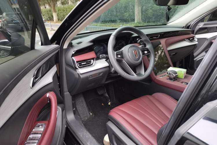 Used Hongqi H5 2025 2.0T Automatic Flag Edition – 500 000 Units Commemorative Version Driver Seat