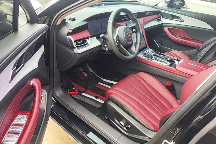 Used Hongqi H5 2025 2.0T Automatic Flag Edition – 500 000 Units Commemorative Version Driver Seat