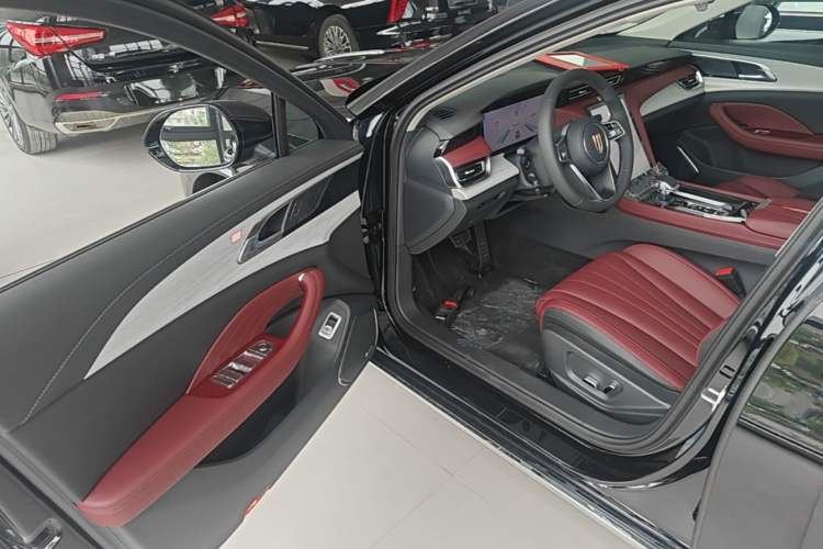 Used Hongqi H5 2025 2.0T Automatic Flag Edition – 500 000 Units Commemorative Version Driver Seat