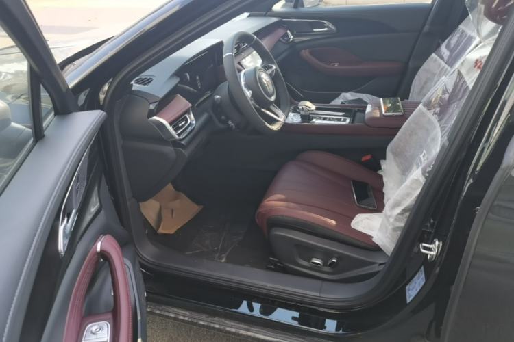 Used Hongqi H5 2025 Model 2.0T Automatic Xuan Ying 2 Million Units Commemorative Edition Driver Seat